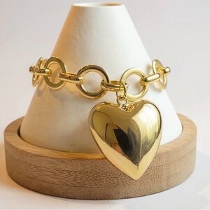 NWOT Oversized Gold Heart Bracelet - Statement Piece 7.5”
